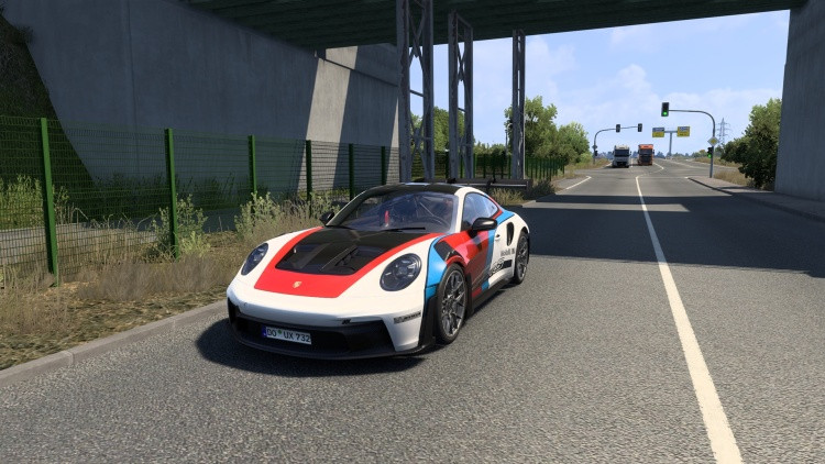 2025 Porsche 992 GT3 RS – Track Car with 330 km/h Top Speed Euro Truck Simulator 2 mod screenshot