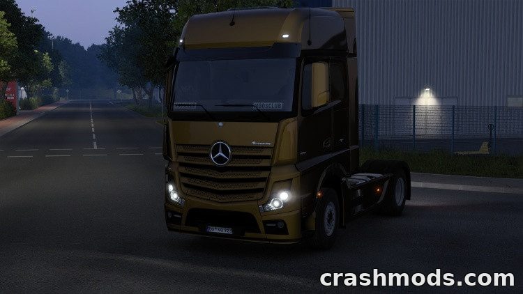 Xenon Lights for All Trucks – White and Blue Headlights Euro Truck Simulator 2 mod screenshot
